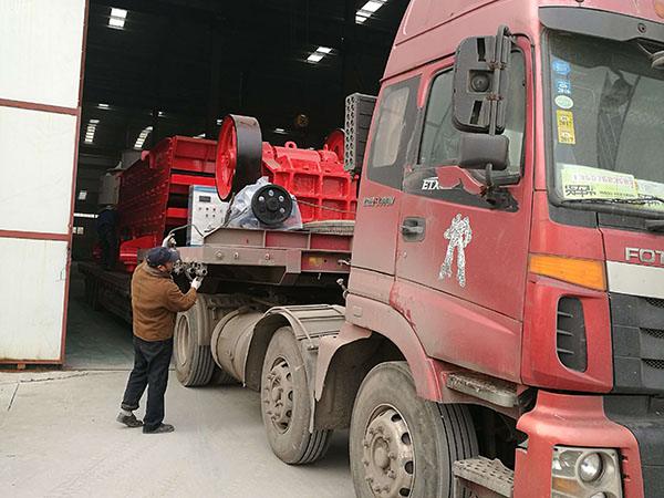 新型移動式破碎機結構